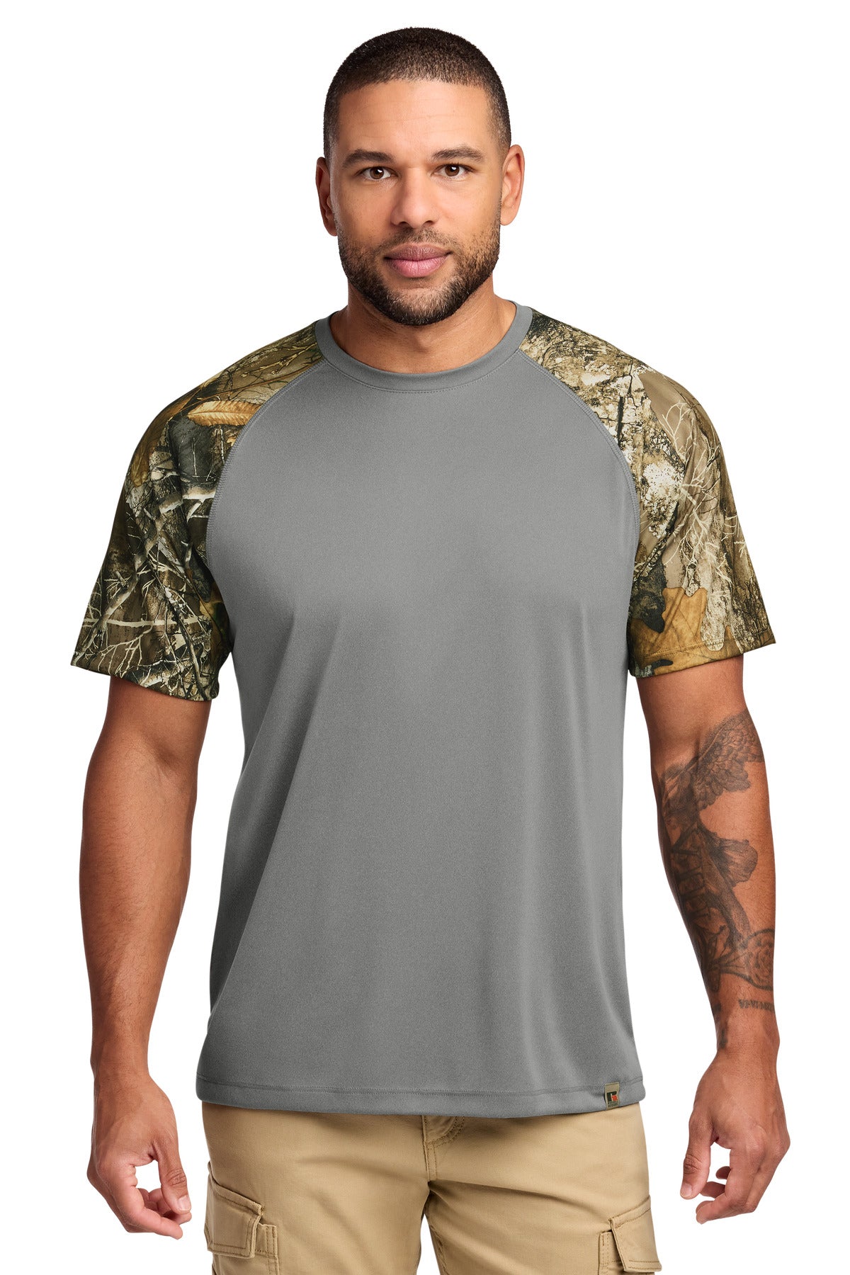 Camiseta de rendimiento con bloques de color Russell Outdoors™ Realtree (RU151)