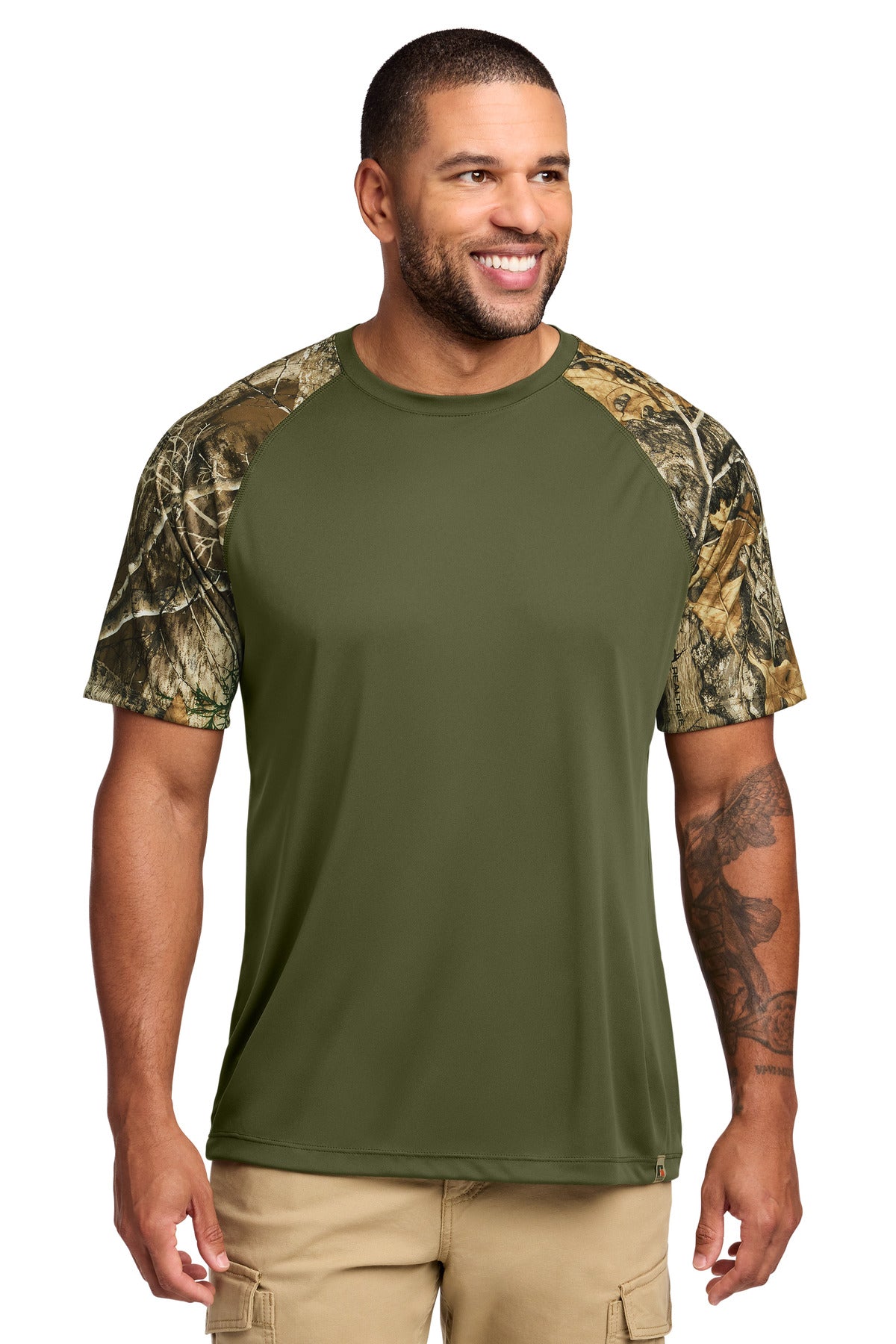 Camiseta de rendimiento con bloques de color Russell Outdoors™ Realtree (RU151)